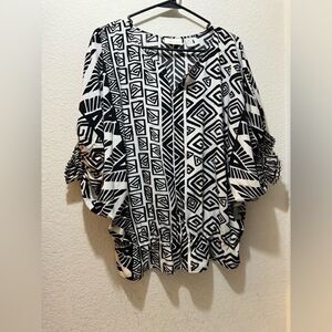CHICOS size 0/ (6)black white oversize sleeved blouse with unique pattern